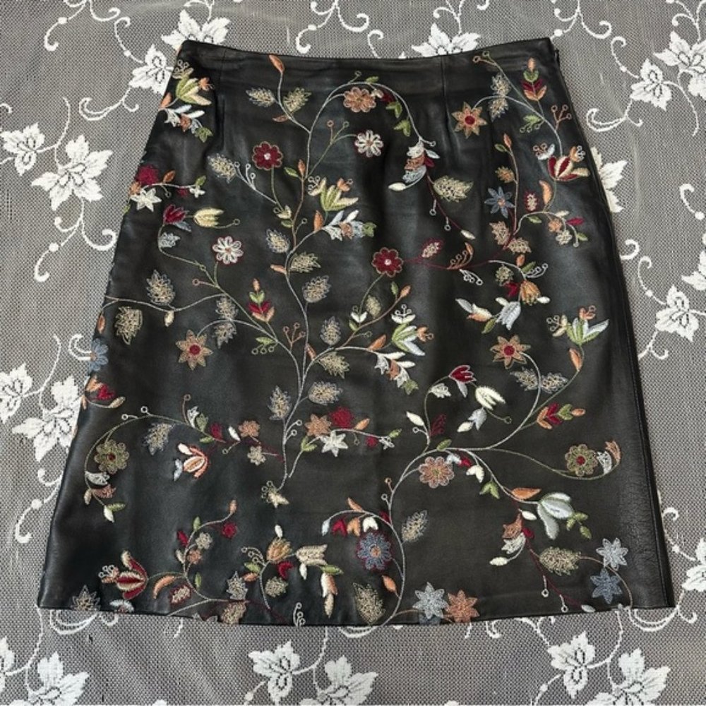 Danier Floral Embroidered Brown Leather Skirt Sz 8